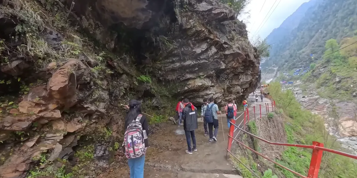 Kedarnath trek route scenic view during Do Dham yatra